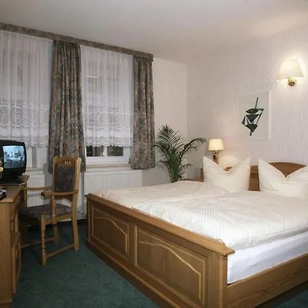 Zum Kanzler ホテル 3*