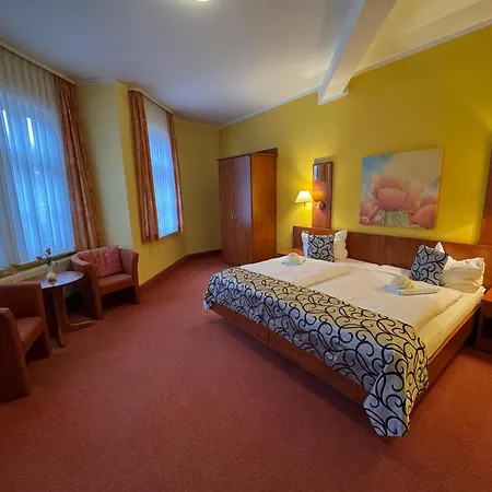 Zum Kanzler Hotell 3*