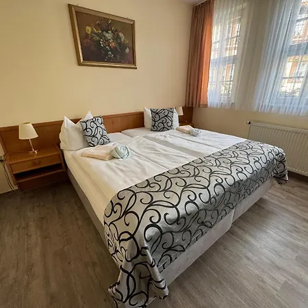 Zum Kanzler Hotell 3*