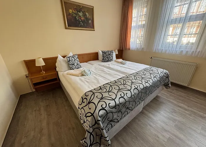 Zum Kanzler Hotell 3*